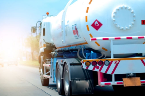 Bezpieczeństwo w składowaniu i transportowaniu paliw płynnych